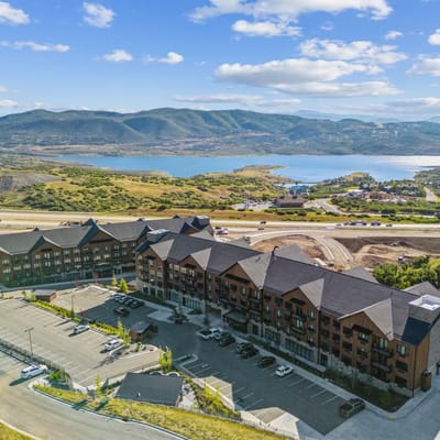 New Listing I Pioche Village Mod I Walk to Ski
