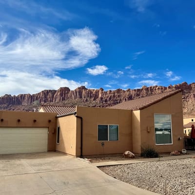 Red Rock Haven with Garage, Pool & Hot Tub