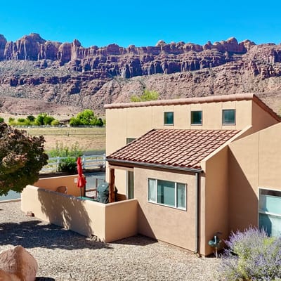 Raven's Retreat I Garage I Pool I Pet Friendly