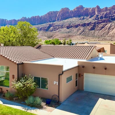 Wild Edge Retreat I Rim Village with Garage I Communal Pool/Hot Tub