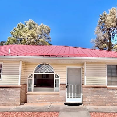 Red Glow Plateau I In Town Location I Clean & Comfortable