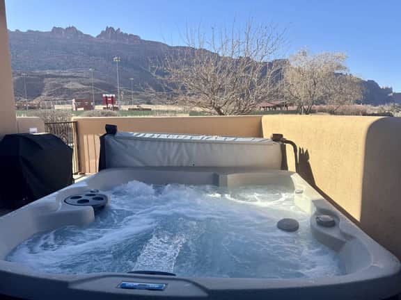 Z4 I Unobstructed Moab Rim Views! I Pool I Pet Friendly I Private Hot Tub