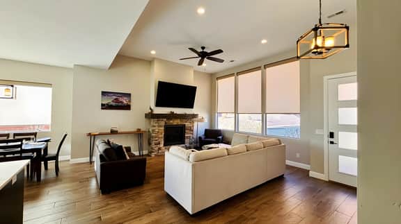 Scenic Escape in Kanab | Pet-Friendly | Community Pool & Hot Tub