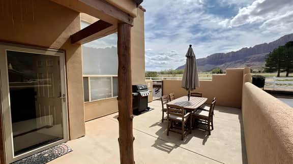 Best Views in Moab | Pool & Hot Tub I Garage & Trailer Parking I Pet Friendly