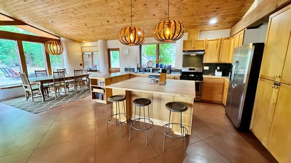 The Moab Pearl Ecolodge I Peaceful Retreat I Private Hot Tub I 360° Views!