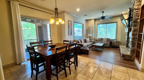 Coral Springs Resort I Pool & Hot Tub I Easy Highway Access I Top Floor