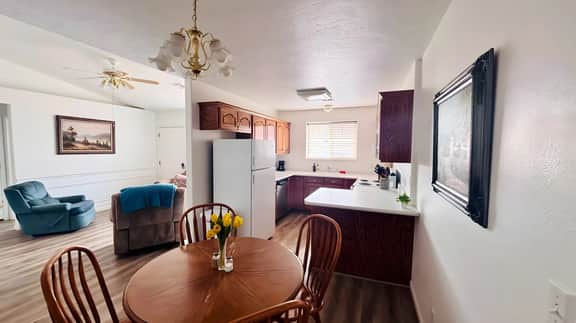 Red Glow Plateau I In Town Location I Clean & Comfortable