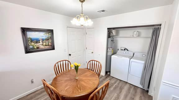 Red Glow Plateau I In Town Location I Clean & Comfortable