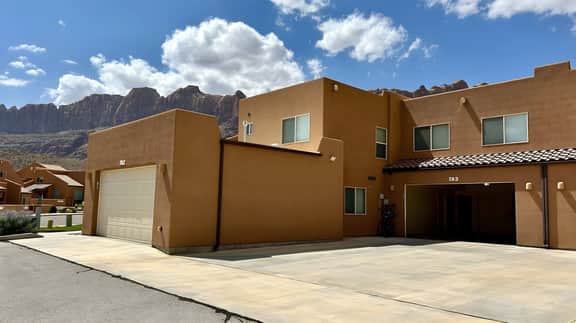Moab Rim Views! I Pet Friendly I Garage I Pool & Hot Tub
