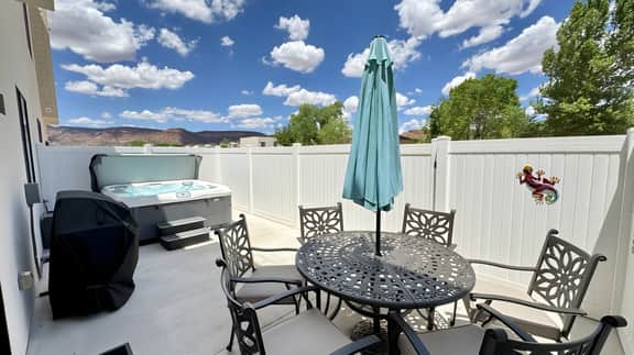 White Pocket Panorama I Private Hot Tub I Dark Sky