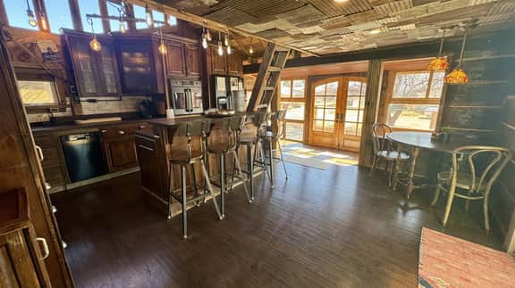 Rustic Soul Retreat I Private Hot Tub I Central Location
