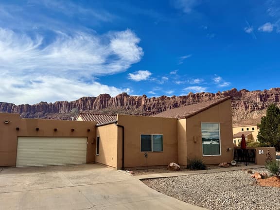 Red Rock Haven with Garage, Pool & Hot Tub